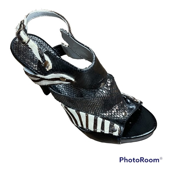 BKE Woman’s Snakeskin / Zebra Printed Classic Chic Heels Size 8 1/2 - Picture 1 of 7